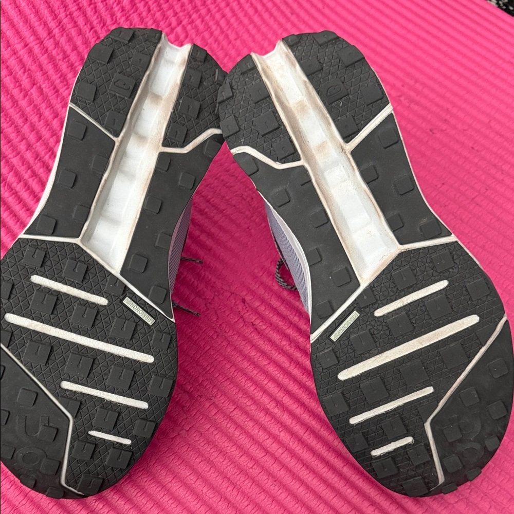 On Running Light Purple/Purple and Grey Trail Shoes - Picture 4 of 6